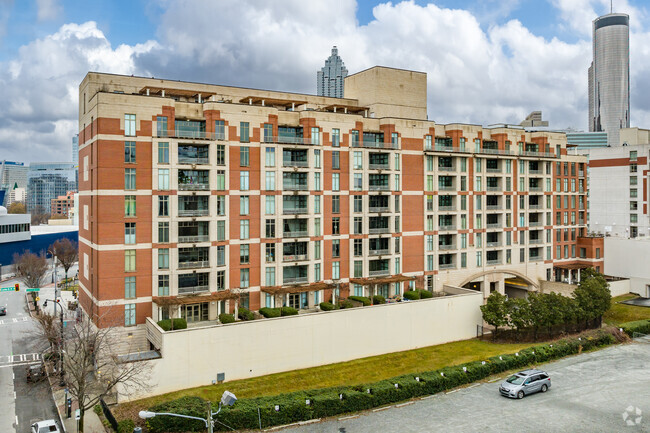 Building Photo - Centennial Park West
