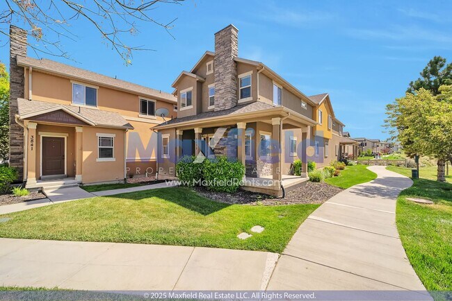 Building Photo - Golf Course Townhouse 3 BD 2.5 BA 2 GA w/ ...