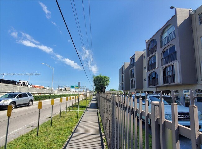 Foto del edificio - 6215 W 20th Ave