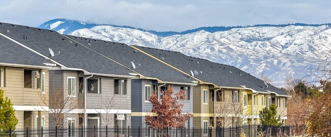 Building Photo - 872 N Maple Grove Rd