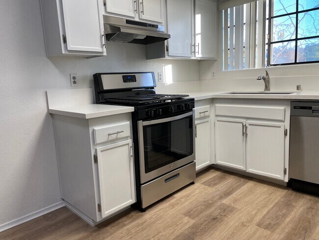 Brand new quartz counters, appliances and sink/faucet - 9520 Campo Rd