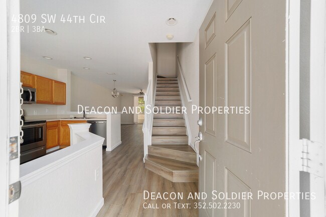 Building Photo - 4809 SW 44th Cir