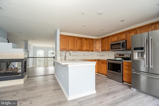 Building Photo - 12079 Trumbull Way
