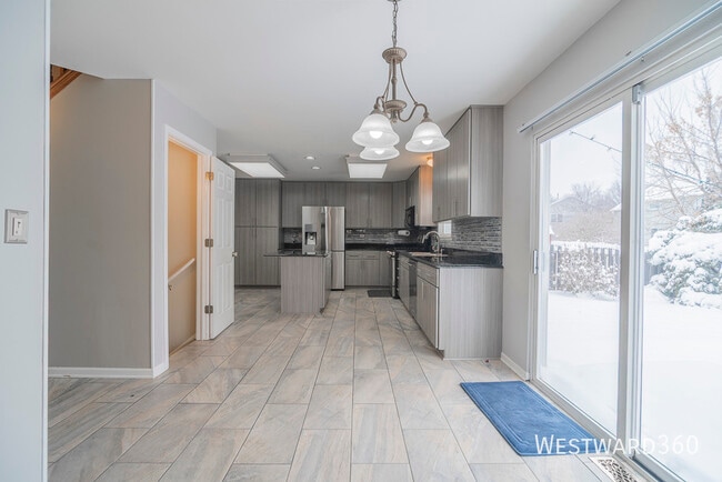 Building Photo - 164 Forestview Ct