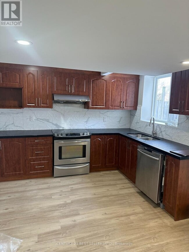 Building Photo - 4423 Glen Erin Dr