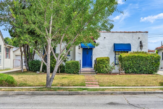 Foto del edificio - 1039 W Roses Rd