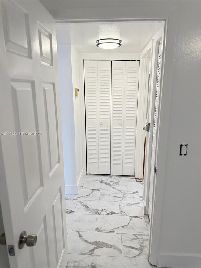 Foto del edificio - 3526 Whitehall Dr