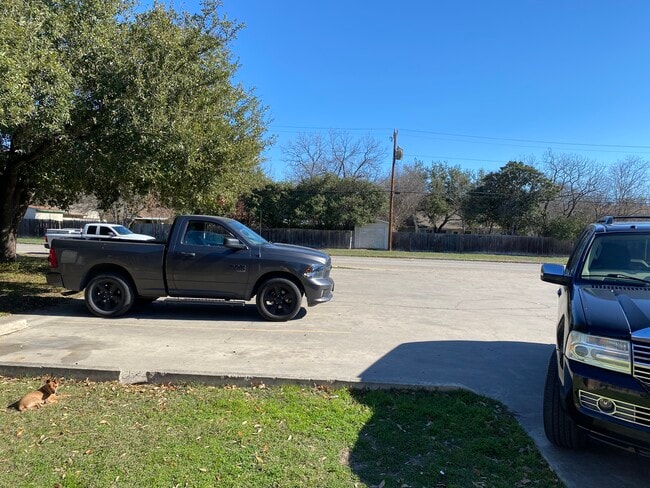 Building Photo - 10619 Starcrest Dr