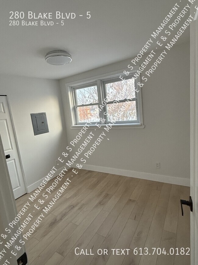 Photo du bâtiment - 280 Blake Blvd