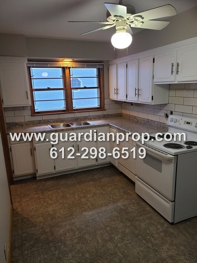 Building Photo - Updated House Near Hamline Available Septe...