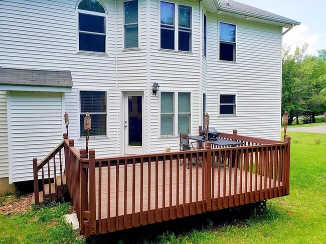 Building Photo - 5161 Iroquois St