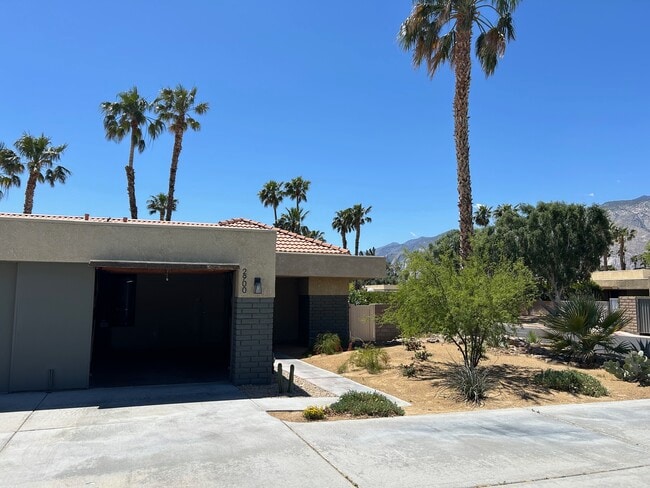 Building Photo - 2900 Sunflower Cir E