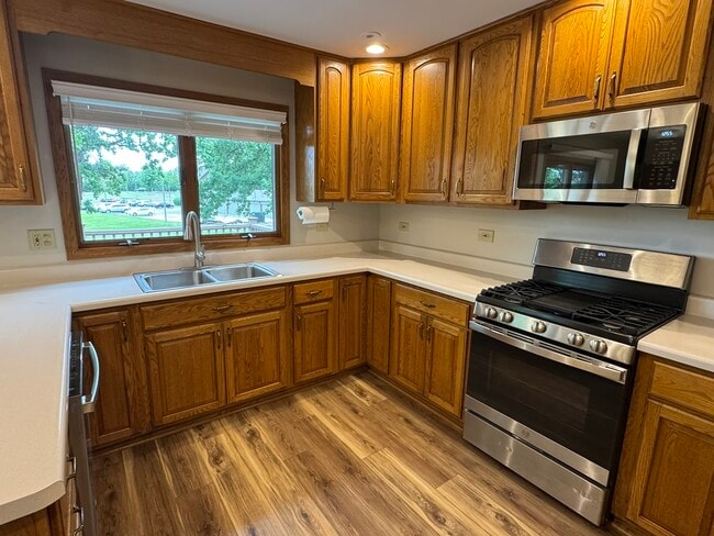 Foto del edificio - 881 Glenmore Ct