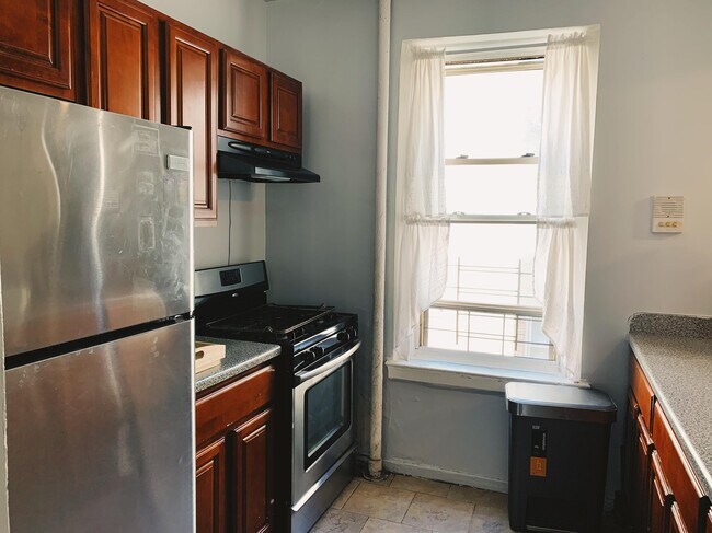 Foto del edificio - 4321 Broadway