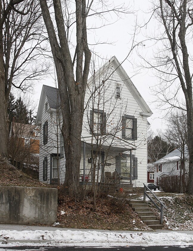 Building Photo - 45 Spruce St