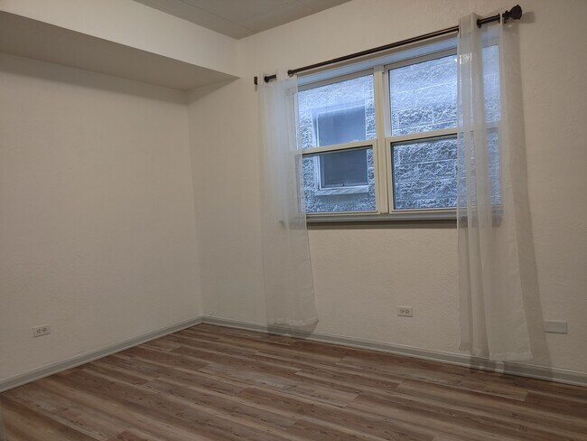 Foto del edificio - 1438 N Campbell Ave