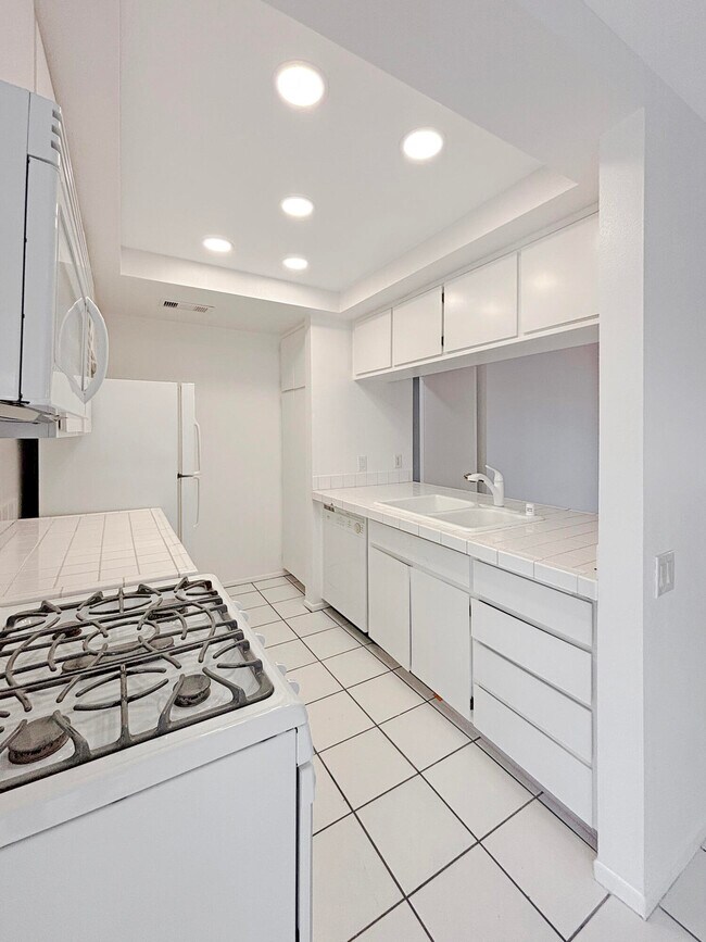 Foto del edificio - 63 Lakeview Cir