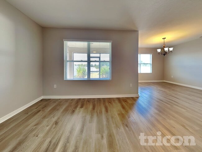 Building Photo - 4262 Roberta Dr