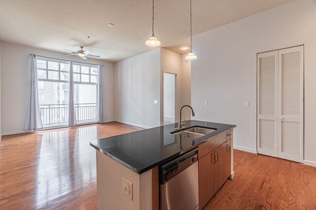 Foto del edificio - Stunning 2-bedroom, 2-bathroom condo locat...