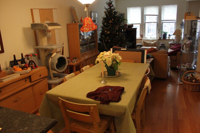 Foto del edificio - 2137 N Oakley Ave