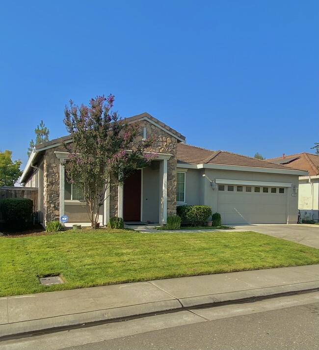 Building Photo - 1407 Rossmere Ln