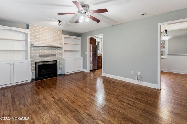 Building Photo - 1310 Rue Mirador