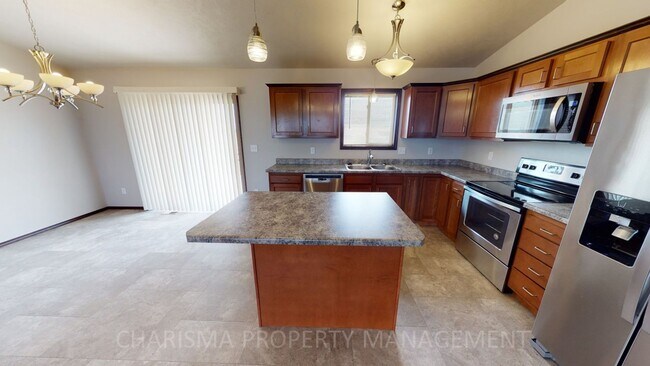 Foto del edificio - 3 BEDROOM, 2 BATH TOWN HOME, INDIVIDUAL EN...