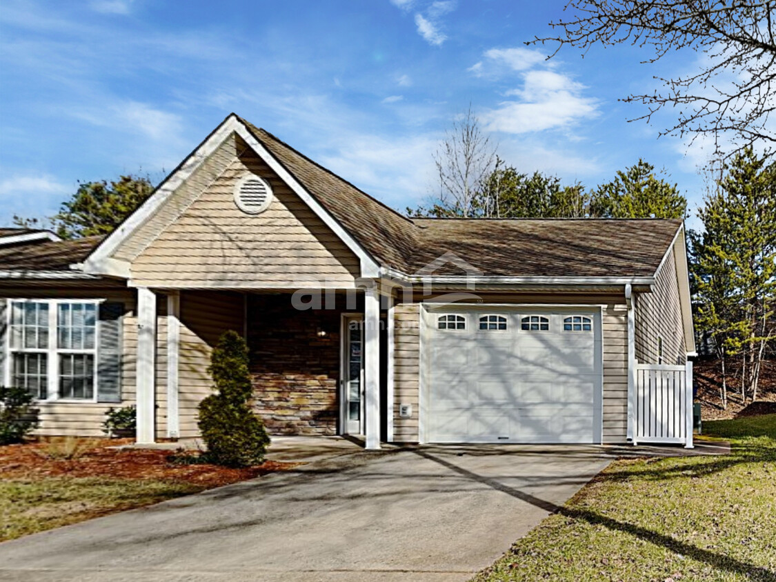 Foto principal - 185 Charlotte Ct