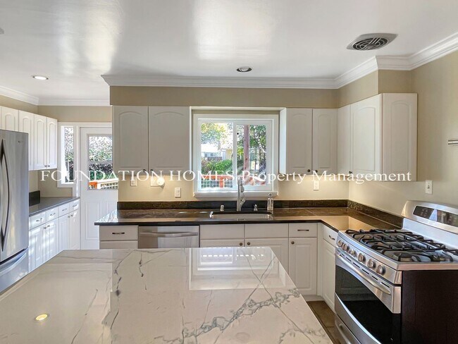 Building Photo - 3 br, 2 bath House - 612 Vendola Dr