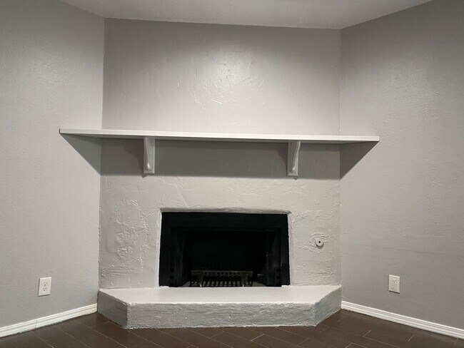 Photo - 2 Bedroom Duplex near Lake Overholser House