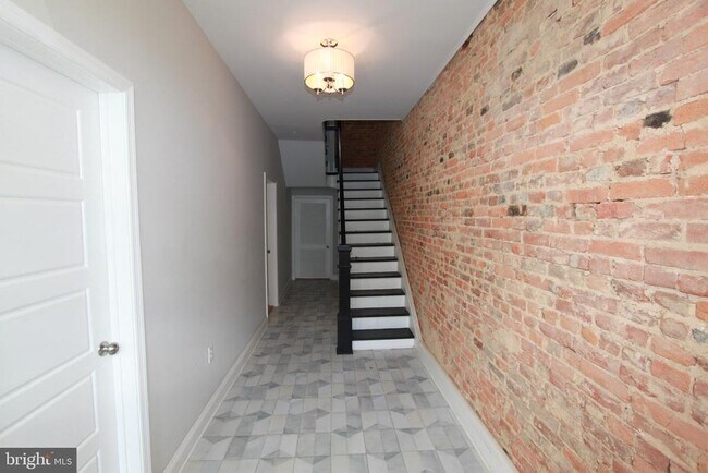 Foto del edificio - 212 W Burke St