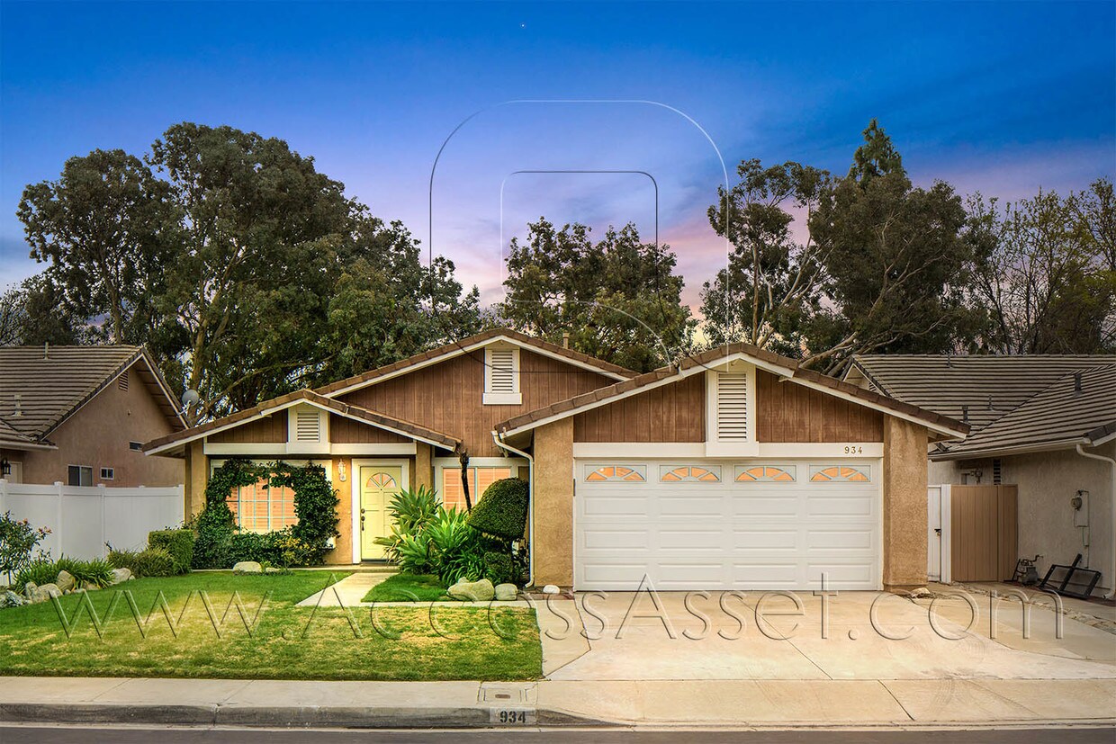 Primary Photo - 934 Mesa View St