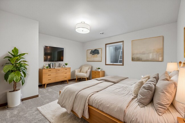 Foto del edificio - 4-bedroom, 3-bathroom Horace Single-Family Home w/ 3 Stall Garage