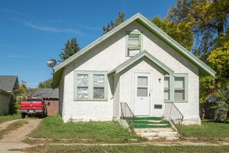 Building Photo - 18 8th Ave NW