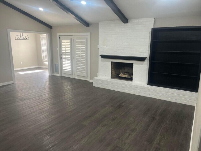 Foto del edificio - 8007 Elmwood Avenue