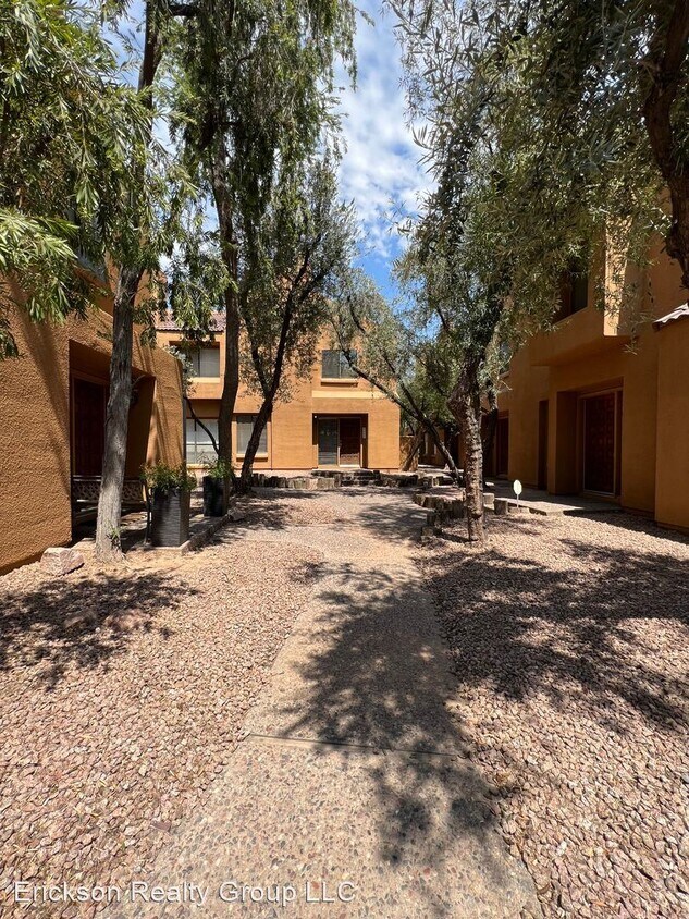 3 br, 2.5 bath House 2206 S Myrtle House for Rent in Tempe, AZ