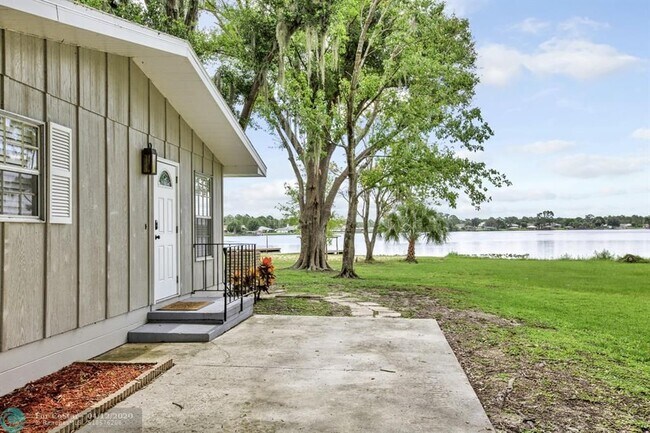 Building Photo - 1014 Lake Carrie Dr