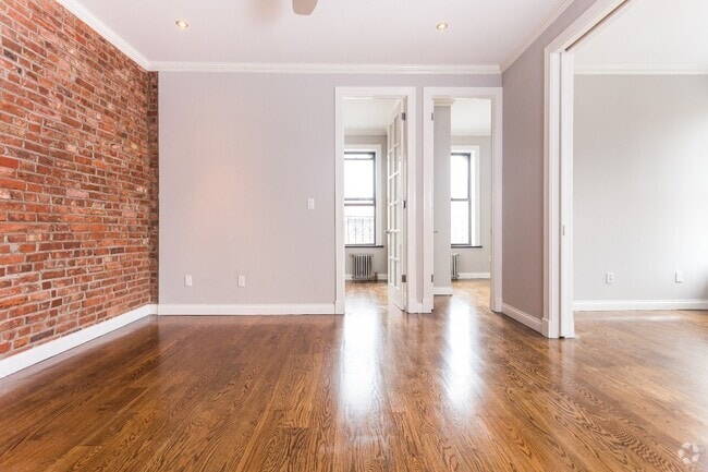 Building Photo - 325 E 5th St