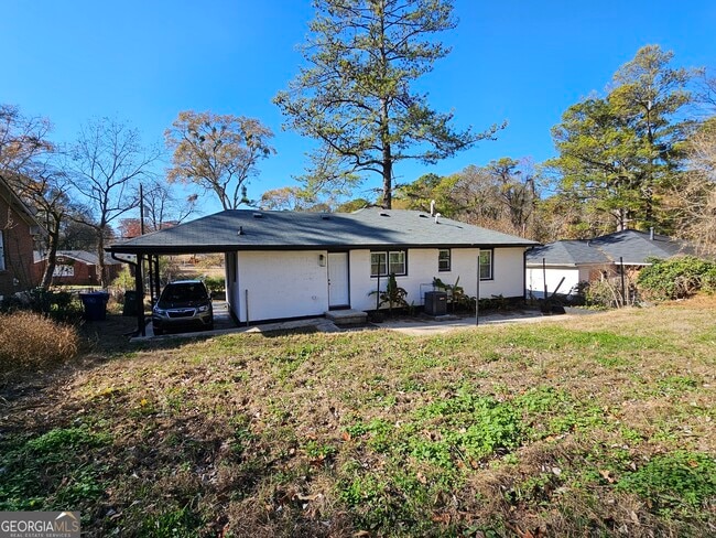 Building Photo - 2662 Macon Dr SE