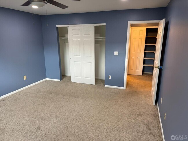 Building Photo - 323 Cricket Ln