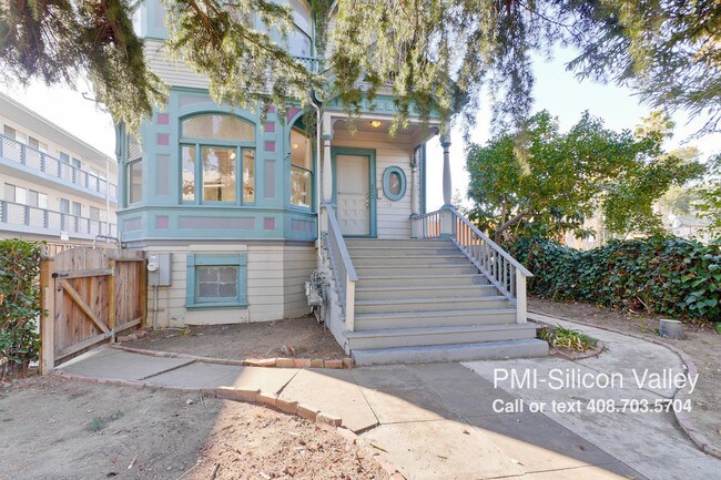 Building Photo - 353 S 4th St