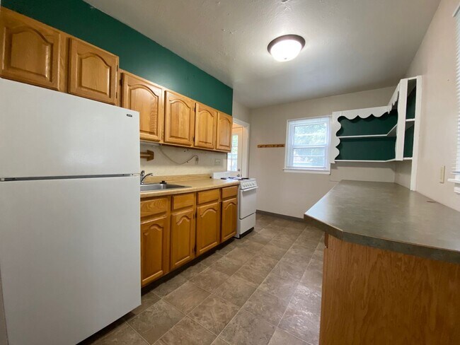 Foto del edificio - 3 Bed 1 Bath w/ Central Air