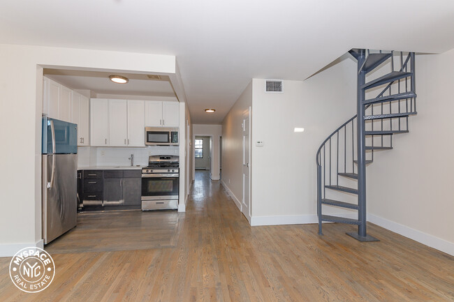 Building Photo - 1468 Myrtle Ave