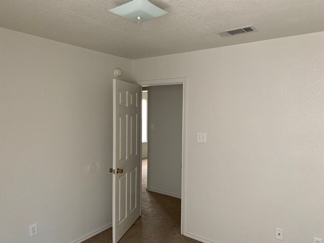 Building Photo - 3301 Toledo Dr