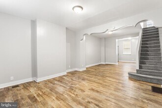 Building Photo - 544 N Allison St