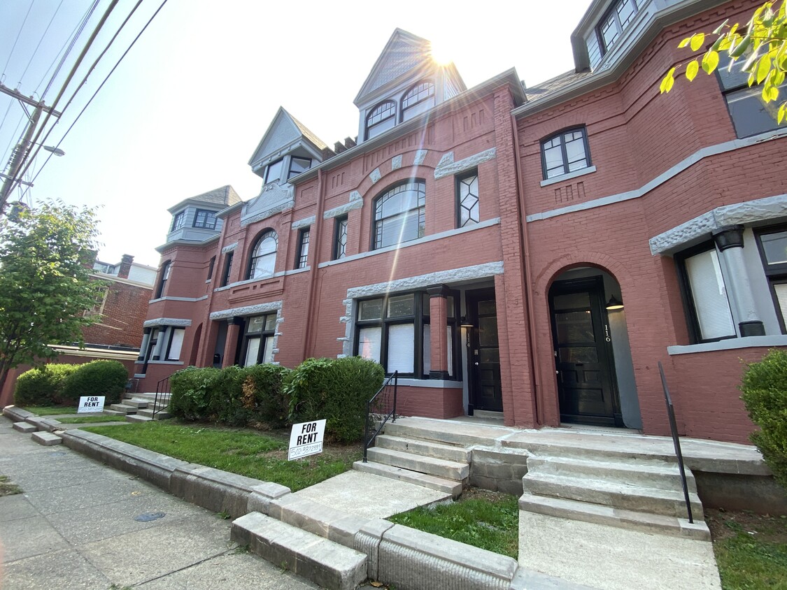 Primary Photo - Old Louisville - Oak Street Apartments