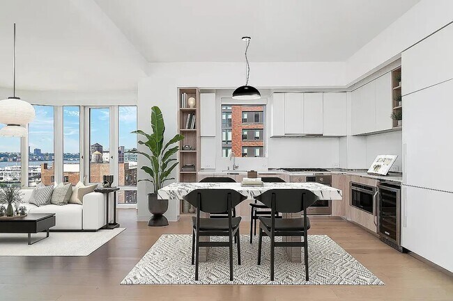 Building Photo - 572 Eleventh Avenue