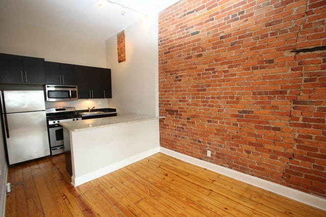 Building Photo - 2208 N Clark St