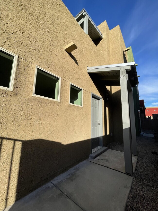 Foto del edificio - 1520 Volponi Dr SE