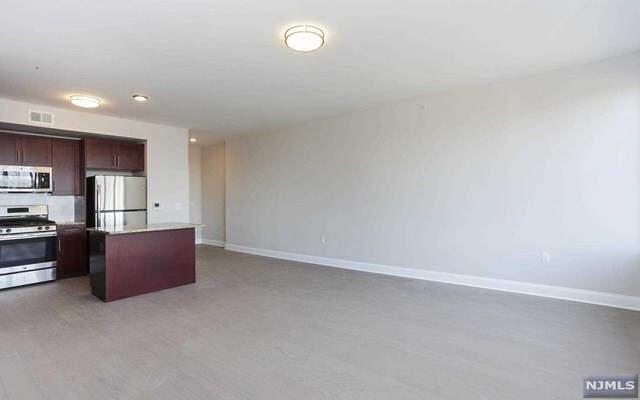 Building Photo - 555 10th St